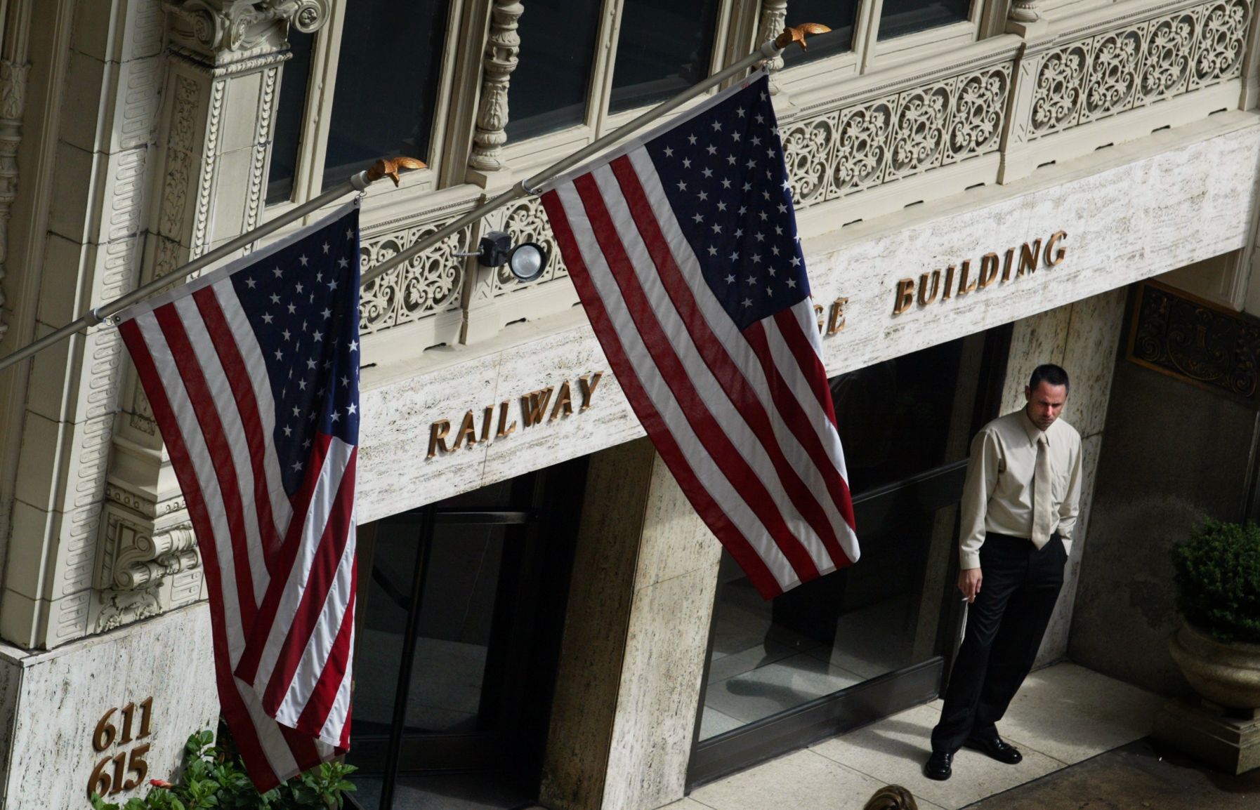 May Company announces layoffs in Sept. 2005